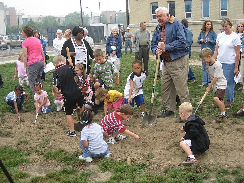 File:Welch Wing groundbreaking.jpg