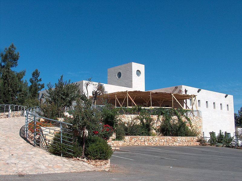 File:Alon Shvut winery.jpg