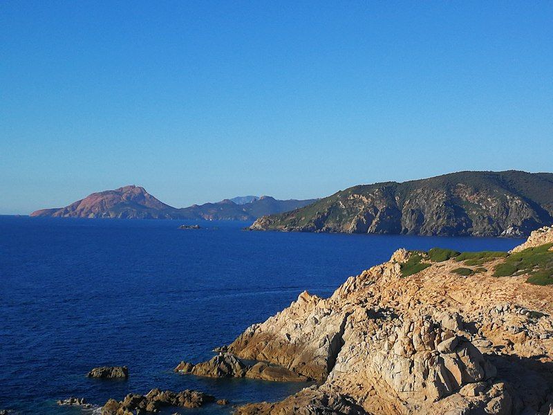 File:Anse de Chiuni.jpg