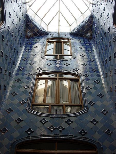 File:Casa batllo lightwell.JPG