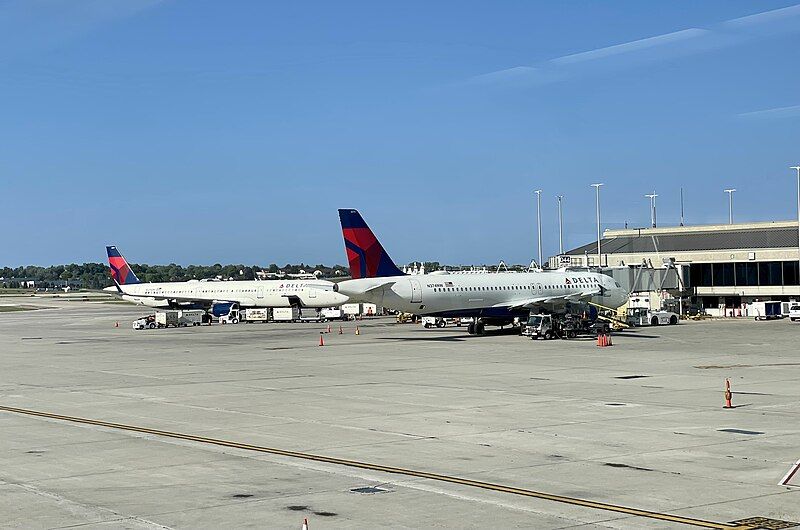 File:Concourse D ramp.jpg