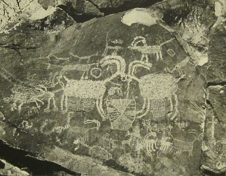 File:Coso petroglyphs (5).JPG