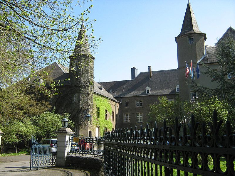 File:Differdange Castle1.JPG