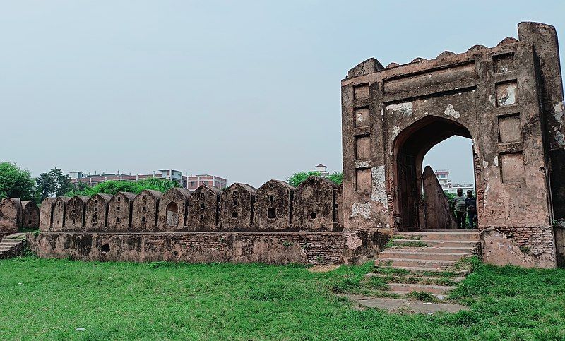 File:Hajiganj Fort.jpg