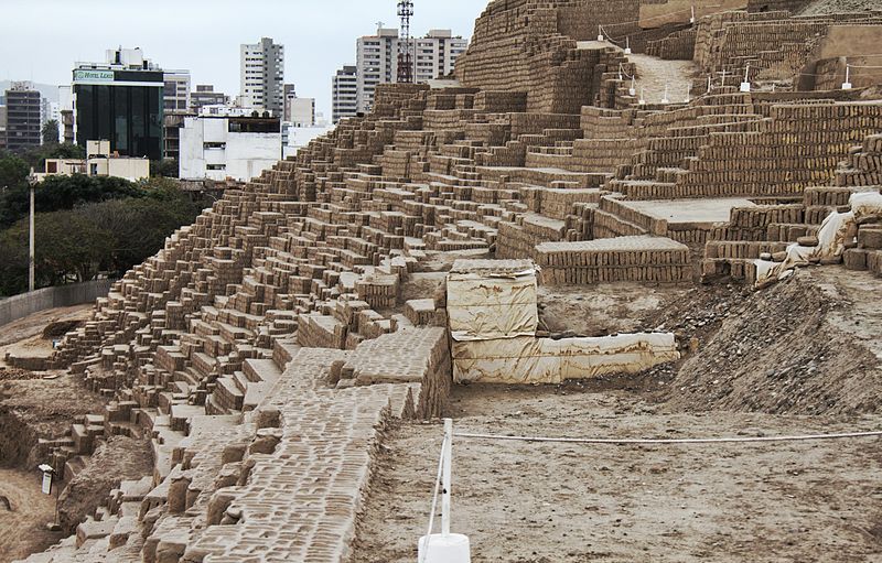 File:Huaca Pucllana City.jpg