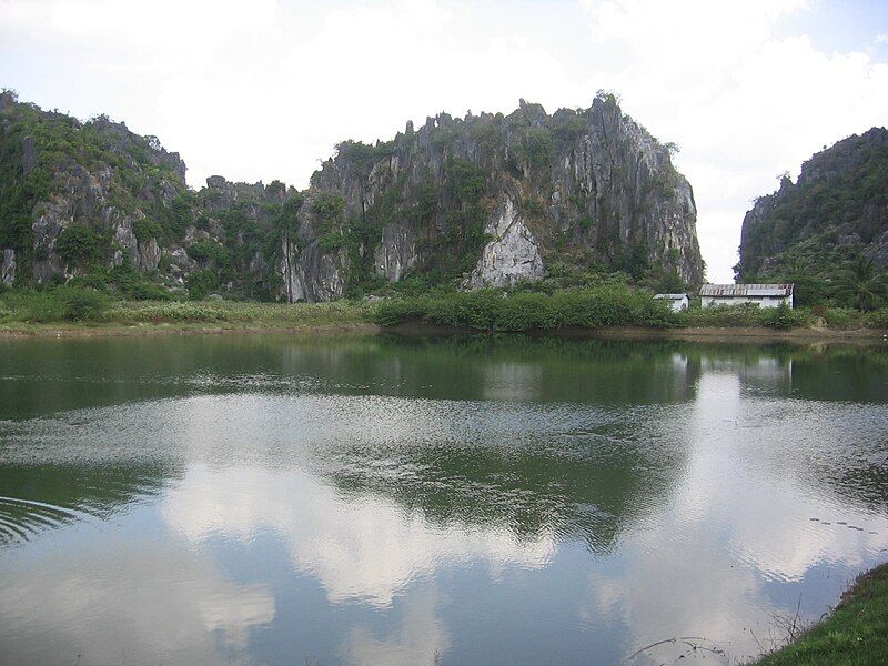 File:Kampong Trach Cave.JPG