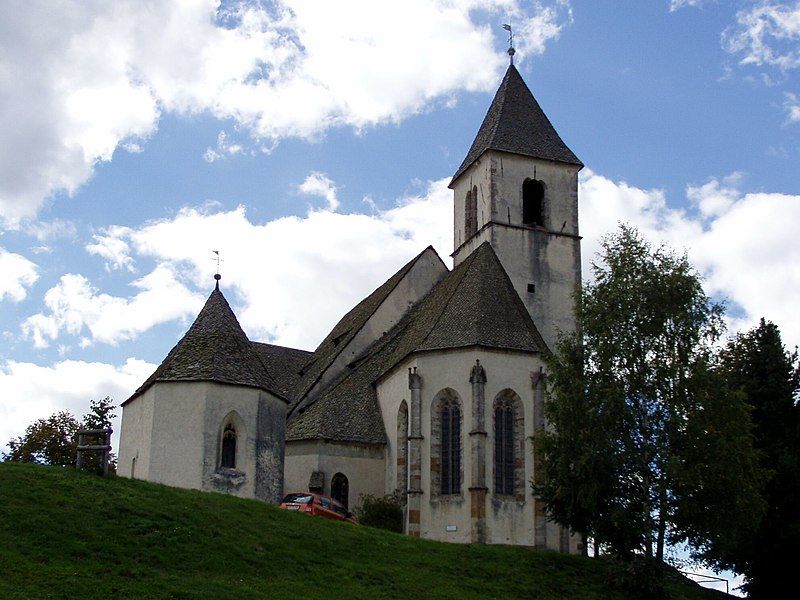 File:Kirche Magdalensberg.jpg