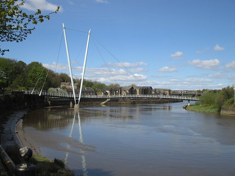 File:Lune Millennium Bridge.JPG