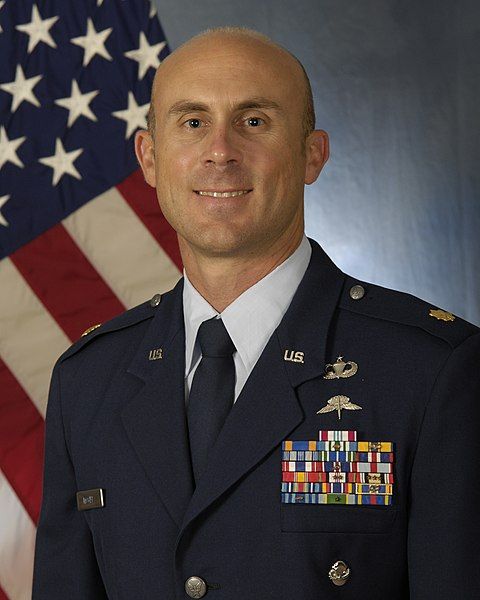 File:Maj Mark McGill.jpg