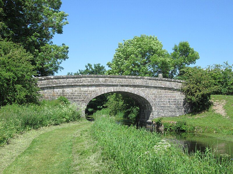 File:Old Hall Bridge.jpg