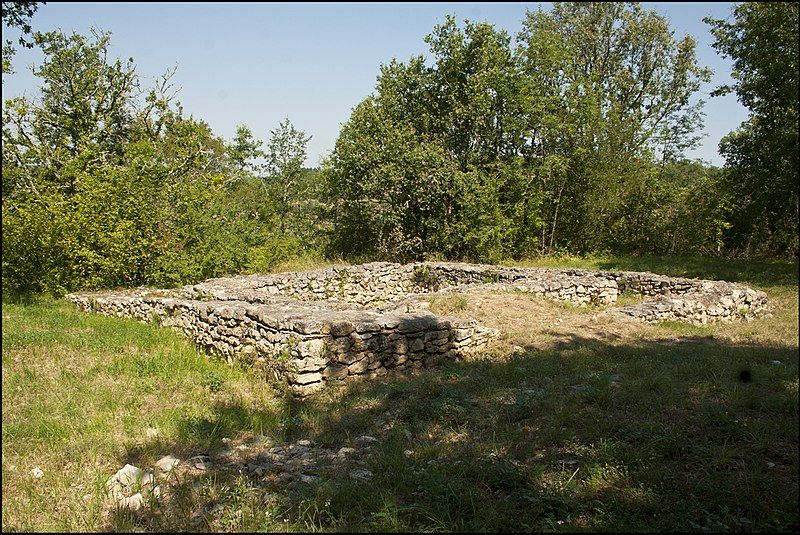 File:Oppidum de l'impernal.jpg