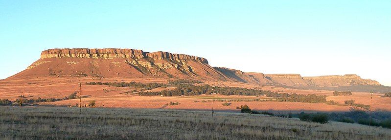 File:Platberg, Harrismith, a.jpg