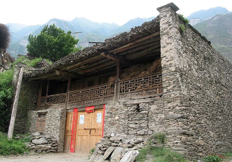 File:Qiang Traditional House.jpg