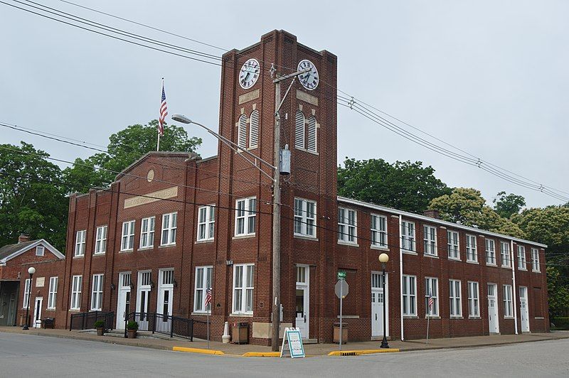 File:Ribeyre School Gymnasium.jpg