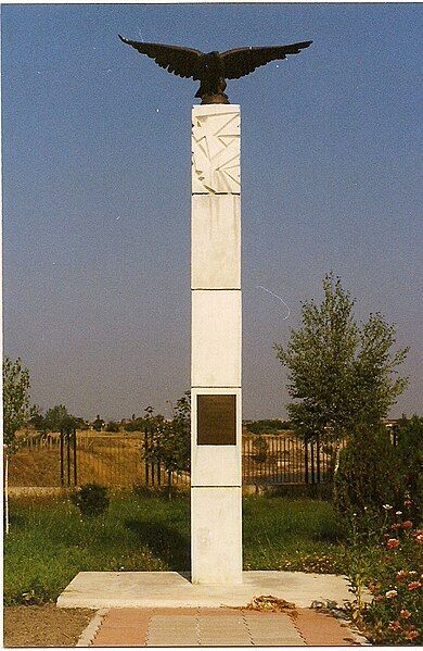 File:Stele-Plovdiv.jpg