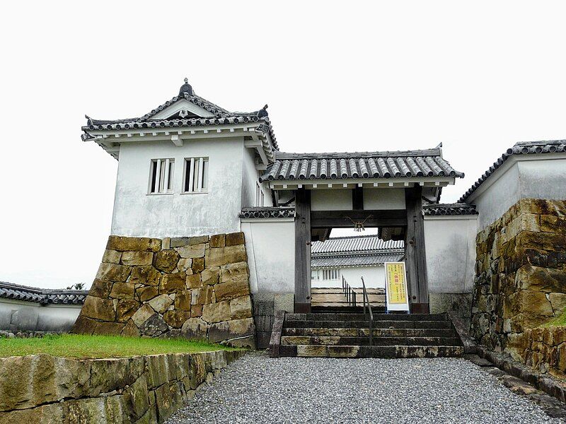 File:Tomioka Castle 02.jpg