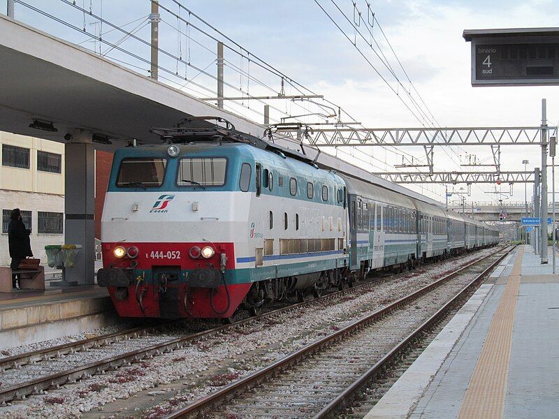 File:Trenitalia, 444052 Brindisi.JPG