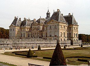 Vaux le Vicomte by Louis Le Vau (1658)