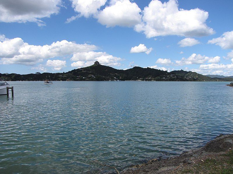 File:Whangaroa Harbour.JPG