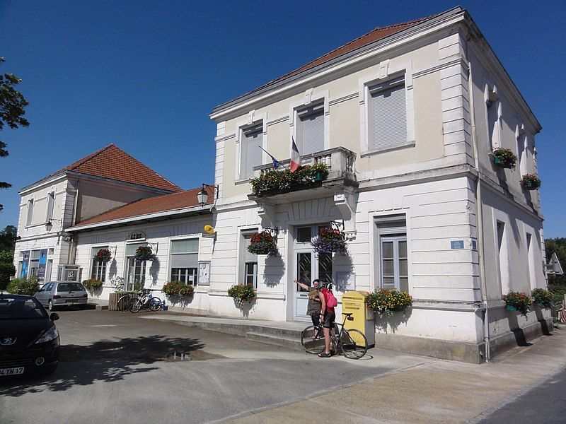 File:Azur (Landes) mairie.JPG