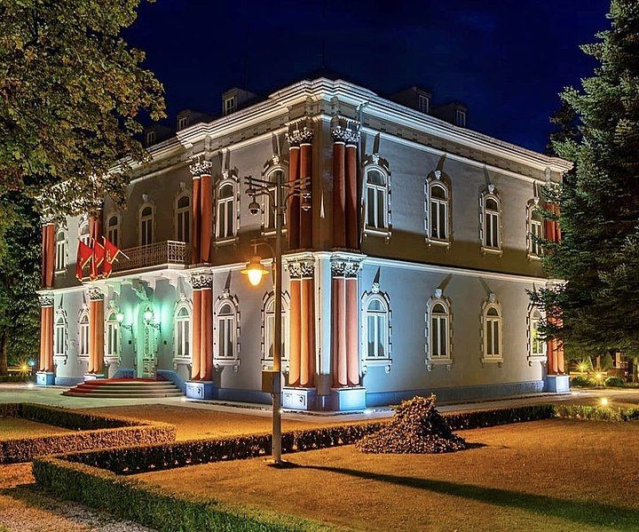 File:Blue Palace Cetinje.jpg