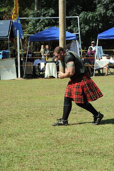 File:Caber toss.jpg