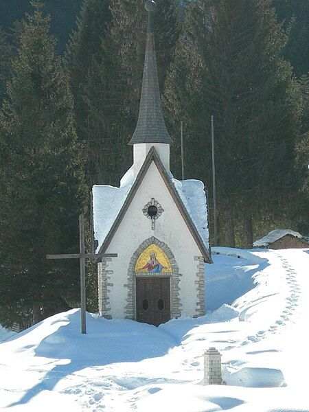 File:Chiesa monte Vederna.jpg