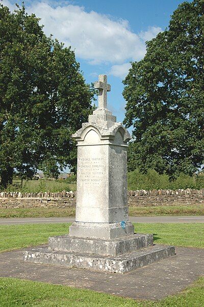 File:Combe WarMemorial.JPG