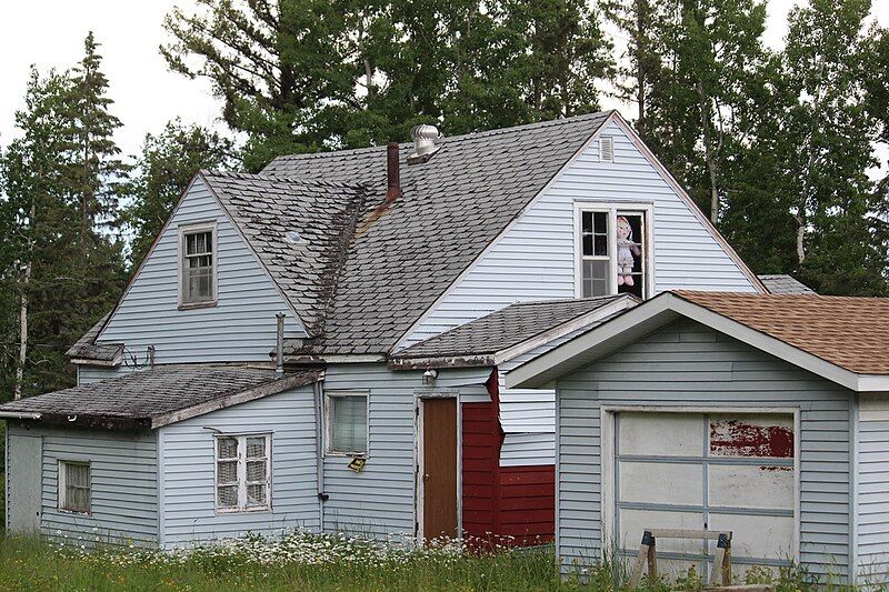 File:Creepy Doll House.jpg