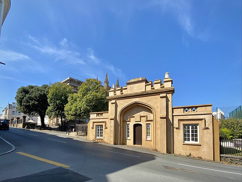 File:Elizabeth College gatehouse.jpg