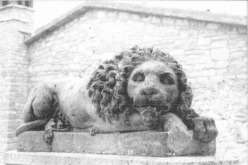 File:GuardianLionAssisi.jpg