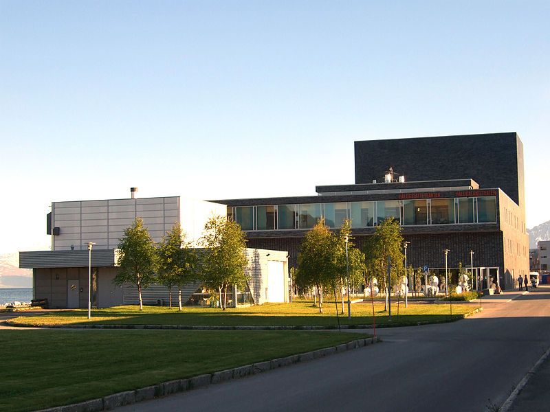 File:Hålogaland Teater.jpg