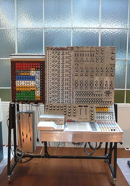 File:Hönig-Synthesizer.jpg