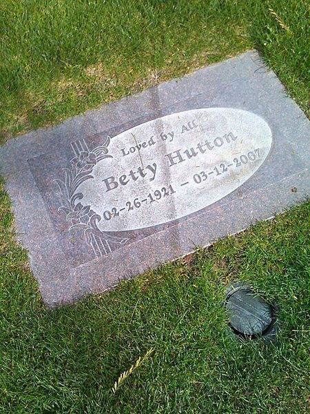 File:Hutton, Betty (grave).jpg