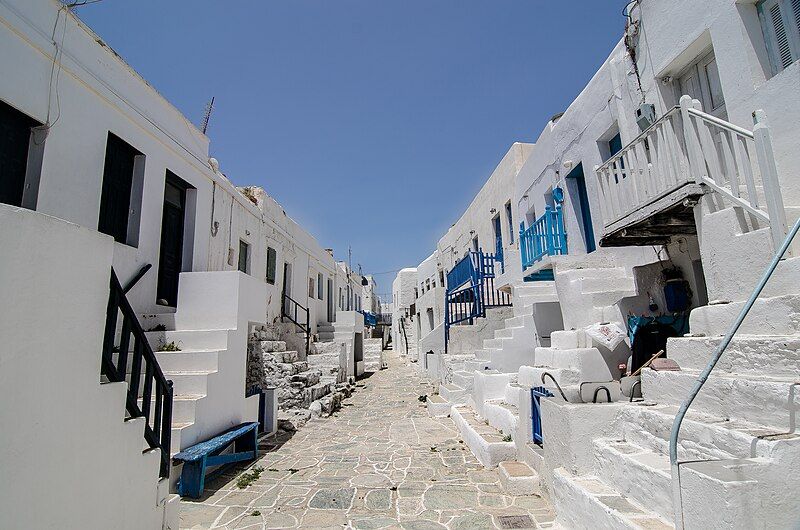 File:Kastro, Folegandros, Greece.jpg