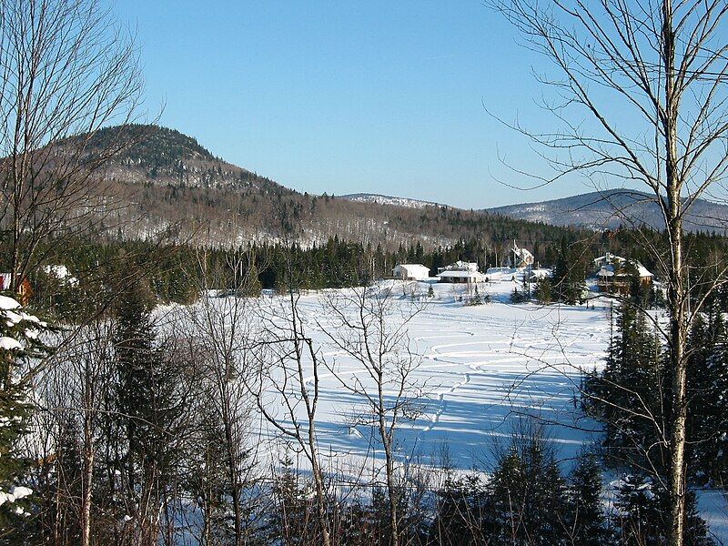 File:Lac Poulin, Sainte-Brigitte-de-Laval.jpg