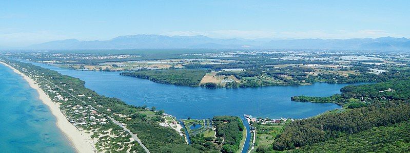 File:Lago di Sabaudia.jpg