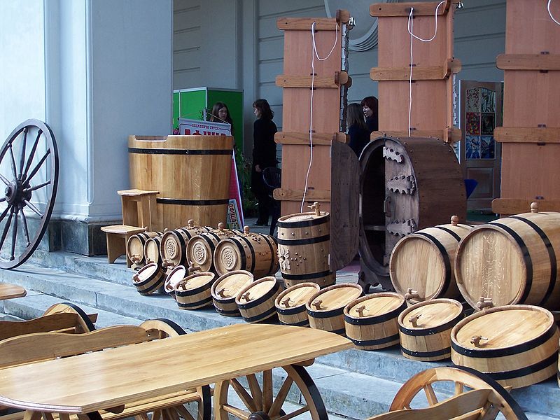 File:Lwów - barrels.JPG