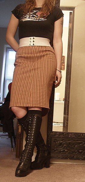 File:PencilSkirt LaceupBoots WideBelt.jpg