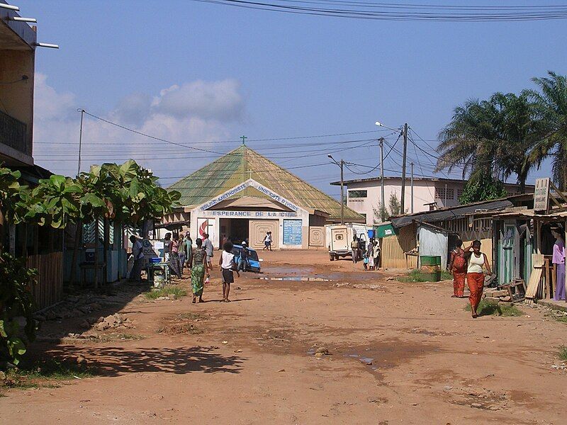 File:San Pédro-église.JPG