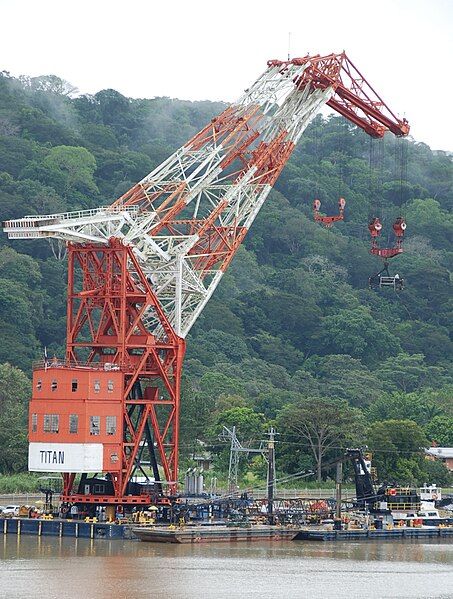 File:Titan Floating Crane.jpg