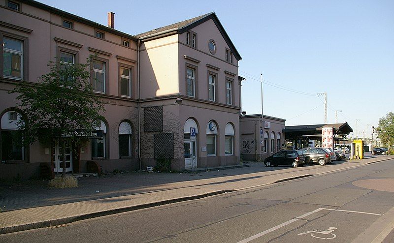 File:Unna Bahnhof Suedseite.jpg