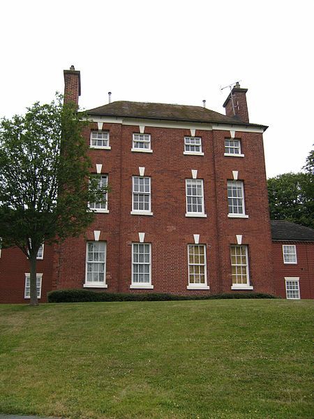 File:Wombourne Mansion Court.JPG