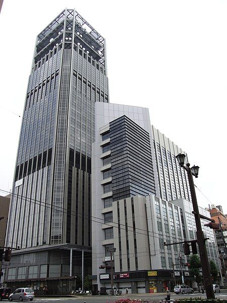 File:ドコモ中国大手町ビル01.JPG