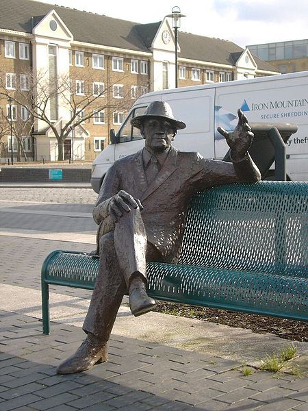 File:Alfred Salter Statue.jpg