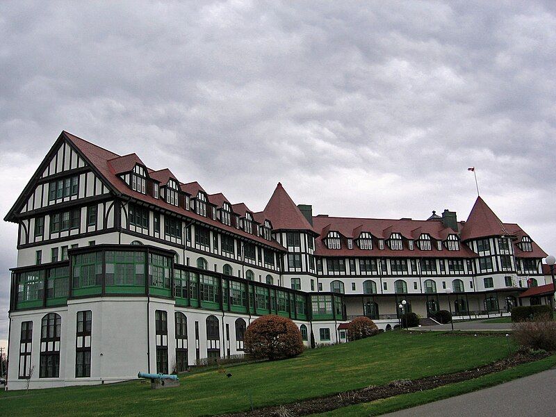 File:AlgoquinHotel.jpg