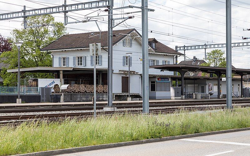 File:Bahnhof Luterbach-Attisholz.jpg