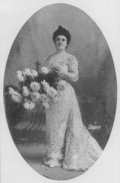 File:Charlotte Maconda, 1905.png