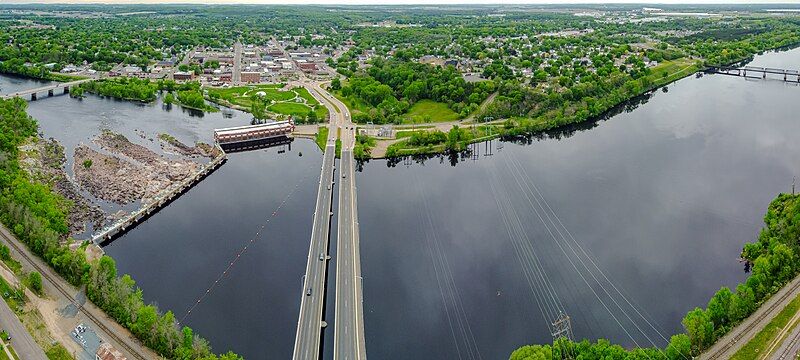 File:Chippewa Falls, Wisconsin.jpg