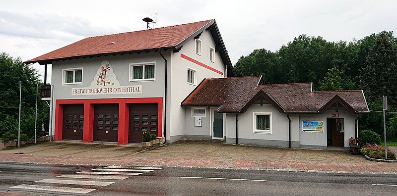 File:Feuerwehrhaus Otterthal.jpg